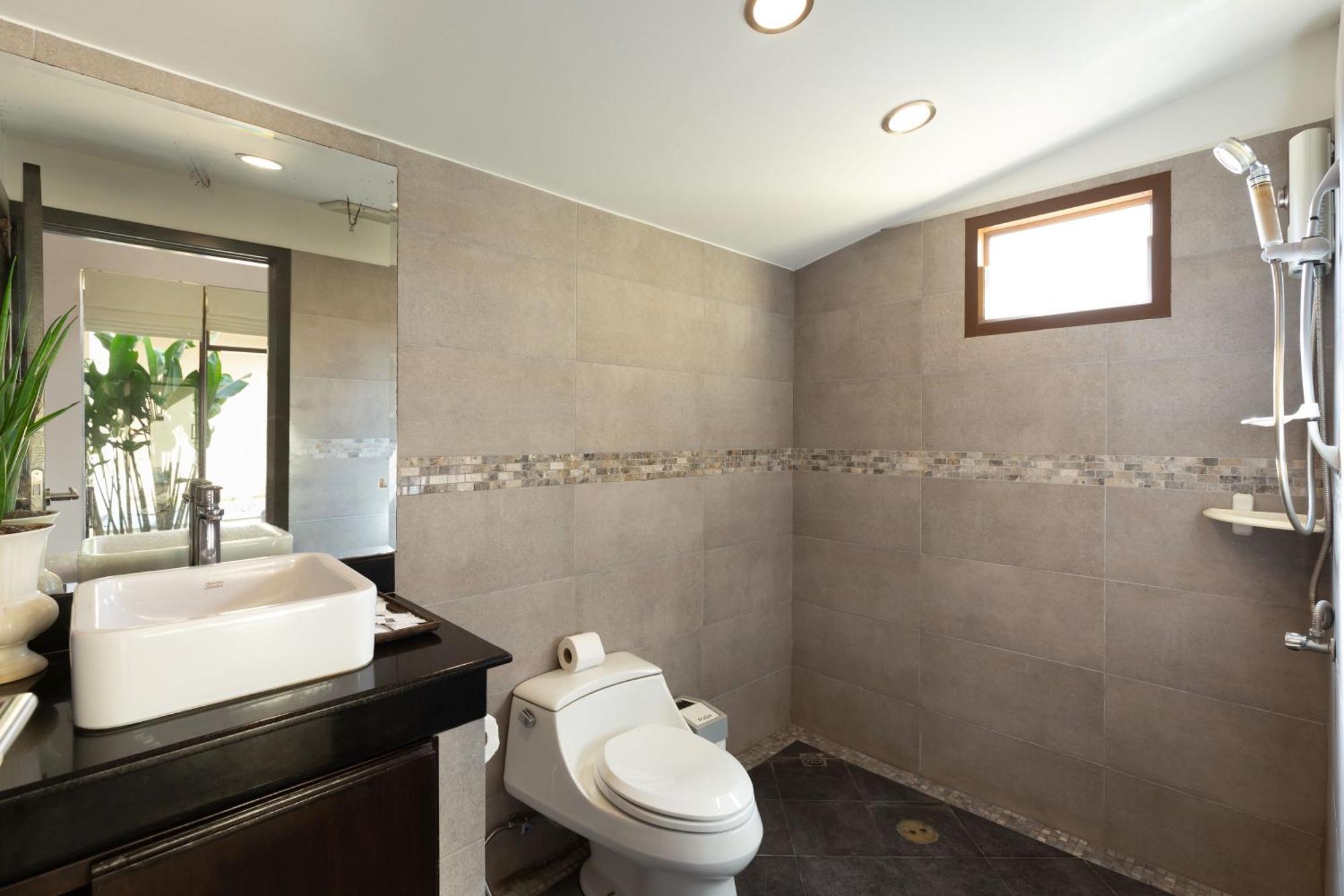 Extraordinary Courtyard 6Br Pool Villa Sri Suri, Naiharn Rawai ภายนอก รูปภาพ