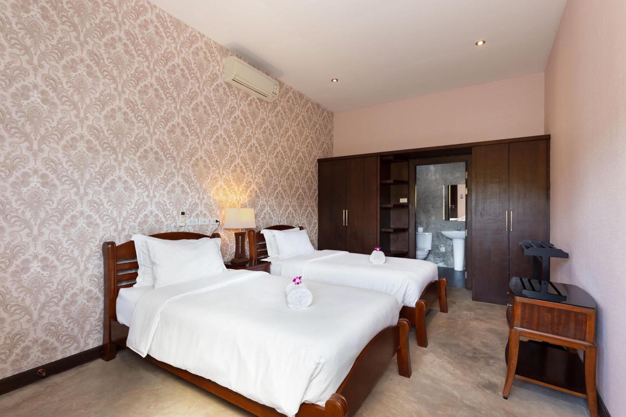 Extraordinary Courtyard 6Br Pool Villa Sri Suri, Naiharn Rawai ภายนอก รูปภาพ