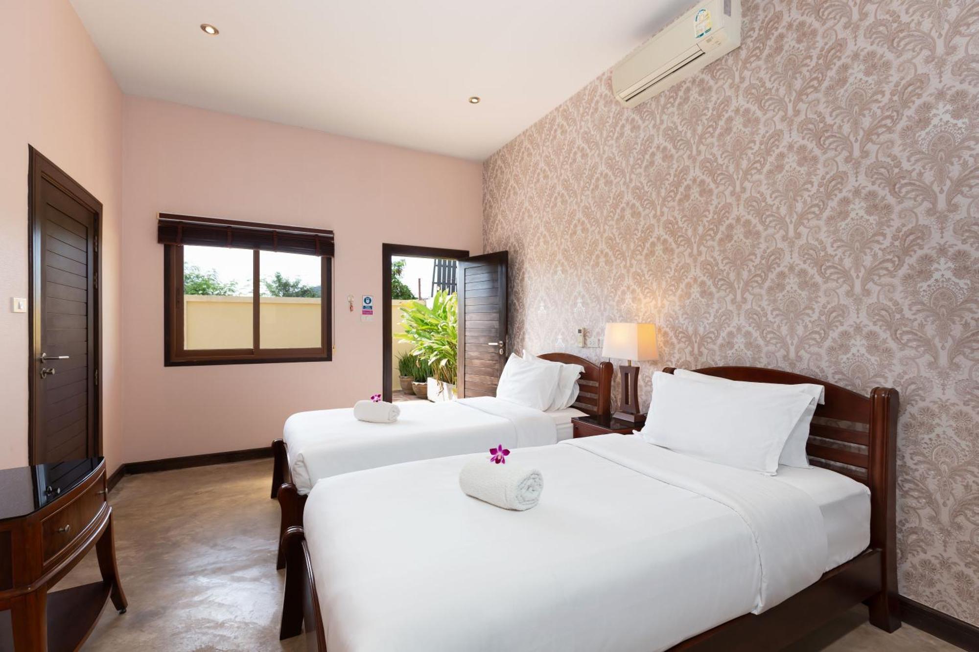 Extraordinary Courtyard 6Br Pool Villa Sri Suri, Naiharn Rawai ภายนอก รูปภาพ