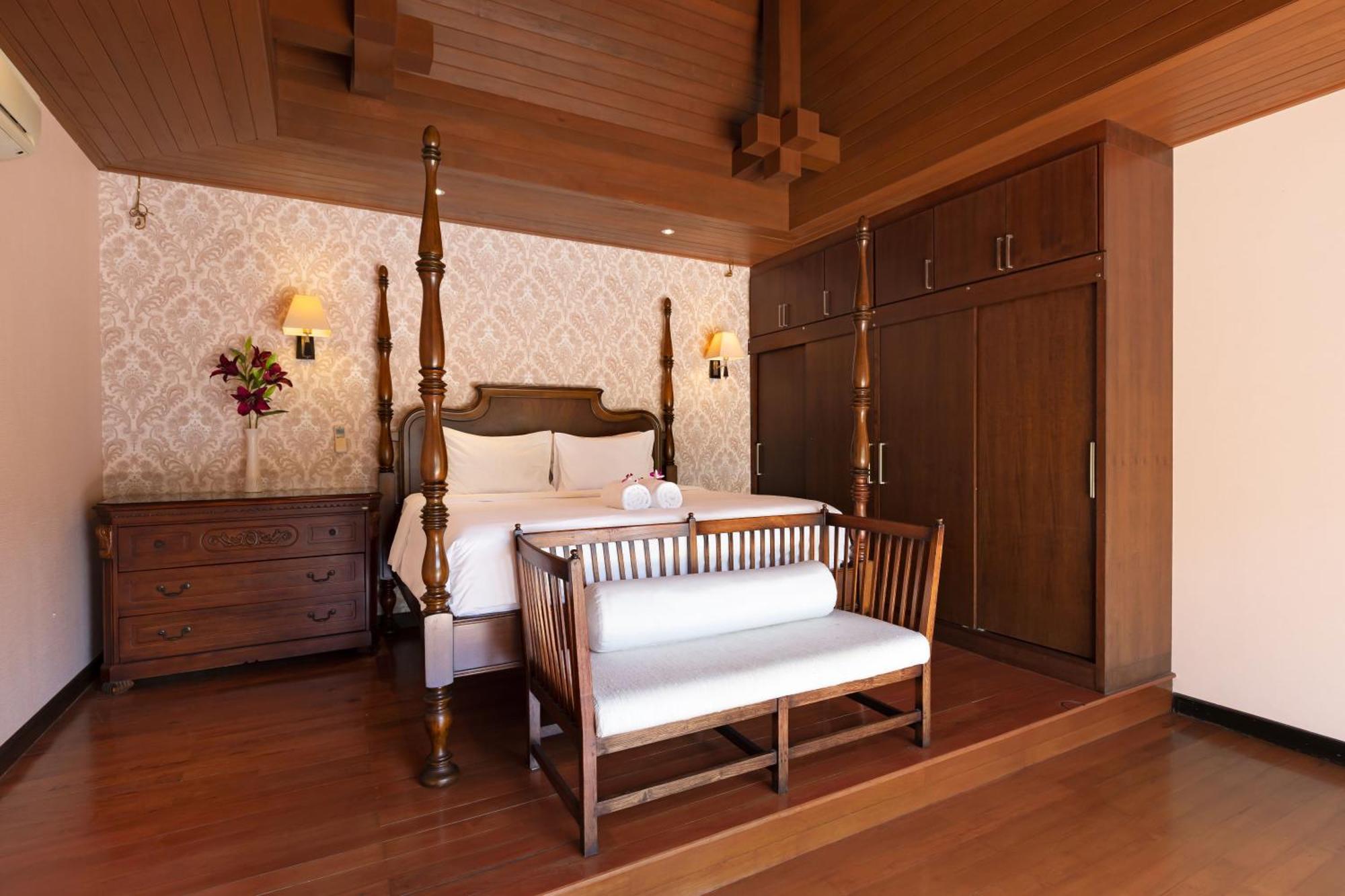 Extraordinary Courtyard 6Br Pool Villa Sri Suri, Naiharn Rawai ภายนอก รูปภาพ