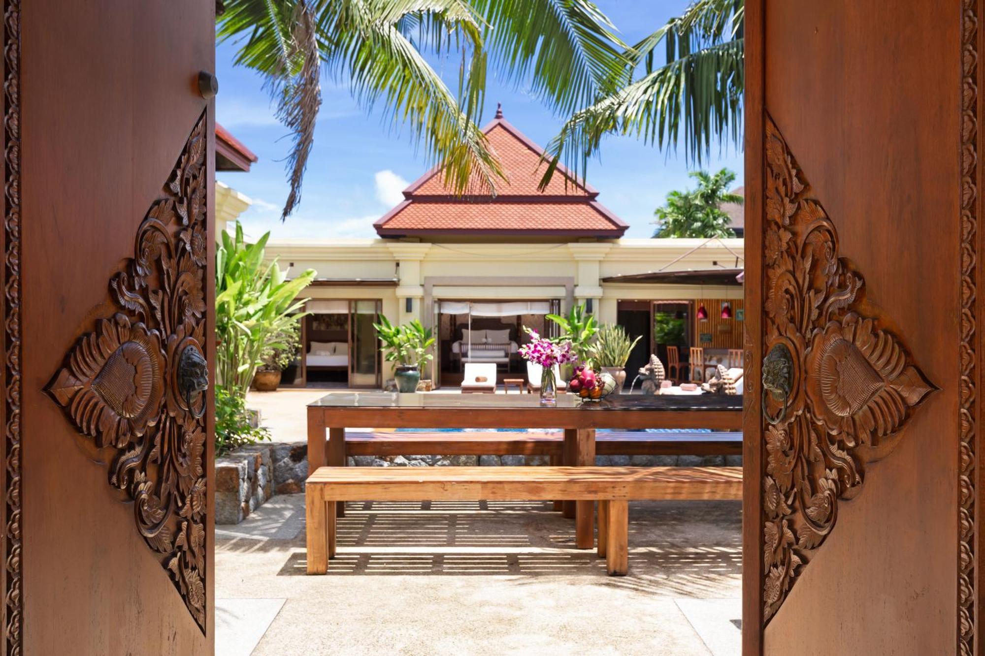Extraordinary Courtyard 6Br Pool Villa Sri Suri, Naiharn Rawai ภายนอก รูปภาพ